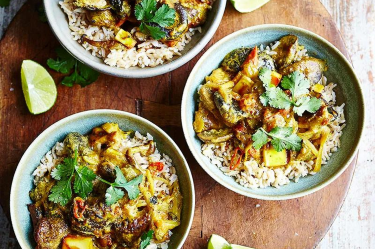 Curry de champignons : épicé avec des herbes fraîches, pour une expérience culinaire exquise!